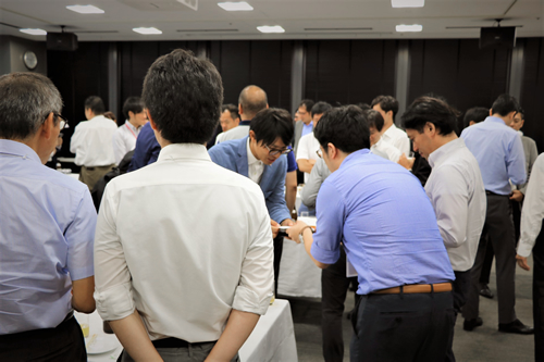 懇親会の様子